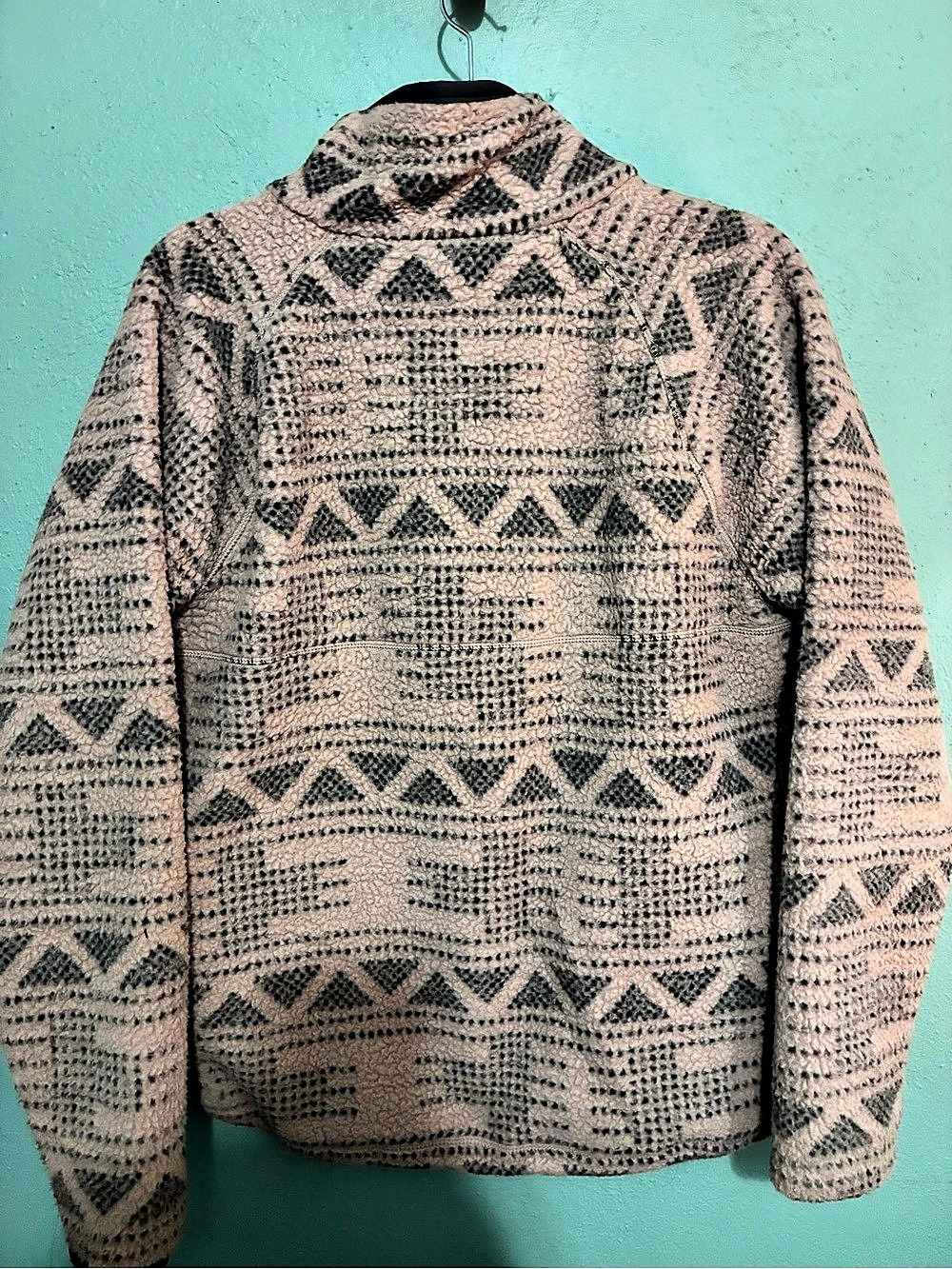 Carhartt Women’s L Relaxed Fit Sherpa Fleece Pullover Malt Geo Aztec - Picture 3 of 4